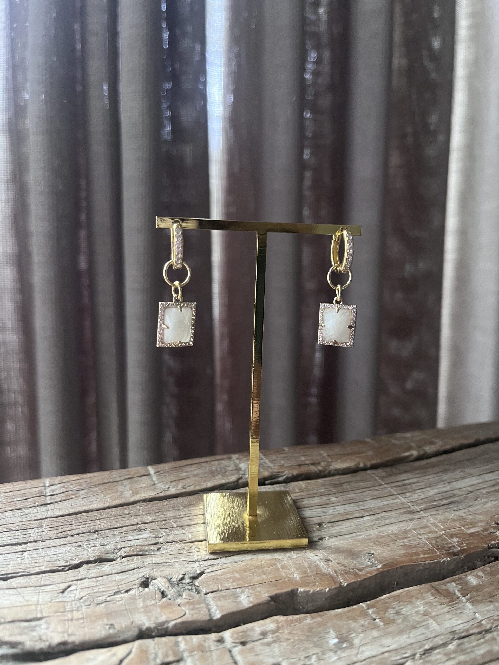 Oorbellen charm - wit